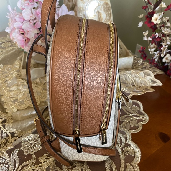 🤎 Michael Kors backpack 🤎 - Picture 9 of 11